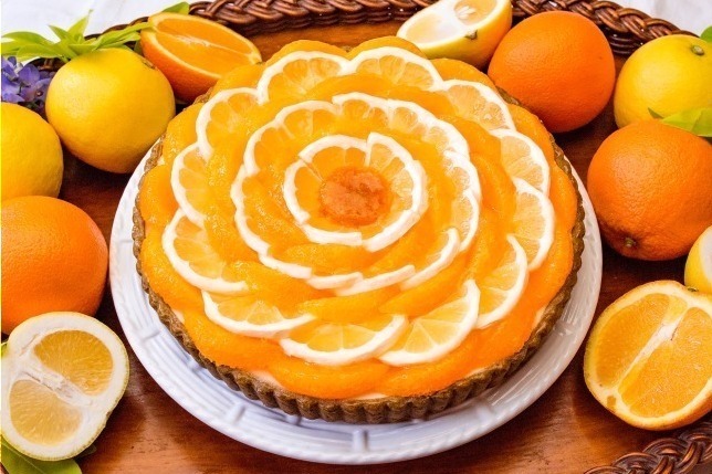 キル フェ ボン春の新作「柑橘と抹茶マドレーヌのタルト」オレンジ＆日向夏を贅沢に、店舗限定タルトも