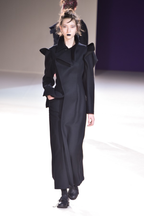 ヨウジヤマモト(Yohji Yamamoto) 2019-20年秋冬ウィメンズコレクション  - 写真3