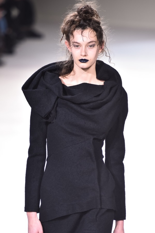 ヨウジヤマモト(Yohji Yamamoto) 2019-20年秋冬ウィメンズコレクション  - 写真10