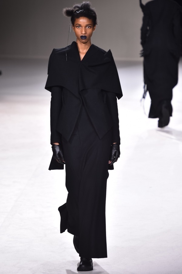 ヨウジヤマモト(Yohji Yamamoto) 2019-20年秋冬ウィメンズコレクション  - 写真27