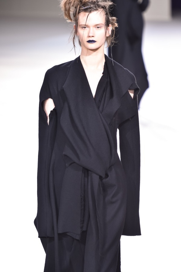 ヨウジヤマモト(Yohji Yamamoto) 2019-20年秋冬ウィメンズコレクション  - 写真18