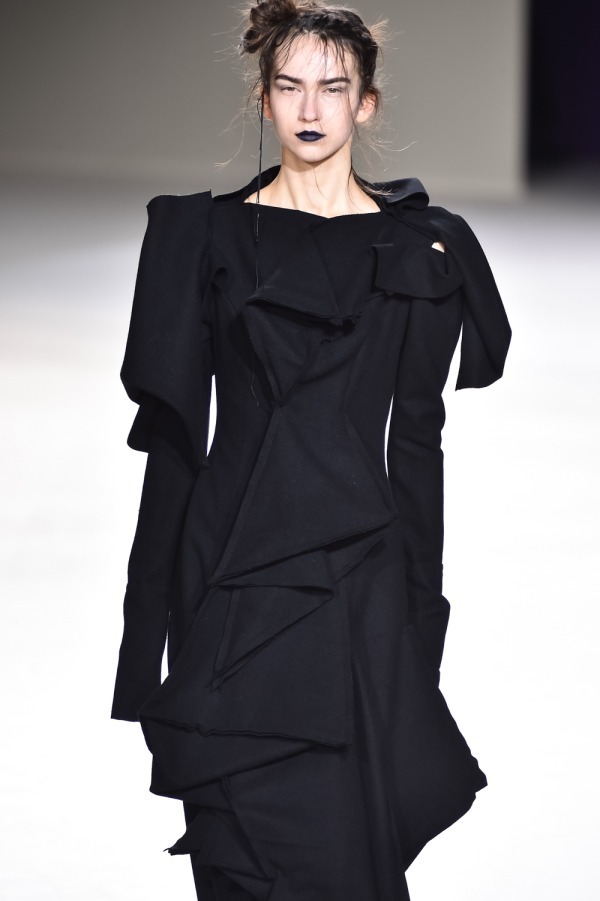 ヨウジヤマモト(Yohji Yamamoto) 2019-20年秋冬ウィメンズコレクション  - 写真44