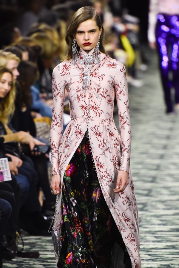 パコ ラバンヌ 2019年秋冬コレクション - ”ハリウッド黄金期”の社交場で女性たちが愛した装い｜写真2