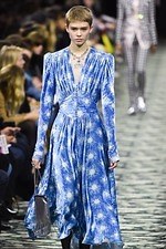 パコ ラバンヌ 2019年秋冬コレクション - ”ハリウッド黄金期”の社交場で女性たちが愛した装い｜写真6