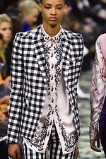 パコ ラバンヌ 2019年秋冬コレクション - ”ハリウッド黄金期”の社交場で女性たちが愛した装い｜写真8