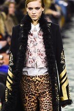 パコ ラバンヌ 2019年秋冬コレクション - ”ハリウッド黄金期”の社交場で女性たちが愛した装い｜写真15