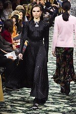 パコ ラバンヌ 2019年秋冬コレクション - ”ハリウッド黄金期”の社交場で女性たちが愛した装い｜写真16