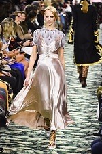 パコ ラバンヌ 2019年秋冬コレクション - ”ハリウッド黄金期”の社交場で女性たちが愛した装い｜写真18