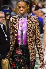 パコ ラバンヌ 2019年秋冬コレクション - ”ハリウッド黄金期”の社交場で女性たちが愛した装い｜写真22