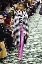 パコ ラバンヌ 2019年秋冬コレクション - ”ハリウッド黄金期”の社交場で女性たちが愛した装い｜写真27