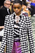 パコ ラバンヌ 2019年秋冬コレクション - ”ハリウッド黄金期”の社交場で女性たちが愛した装い｜写真28