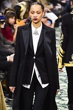 パコ ラバンヌ 2019年秋冬コレクション - ”ハリウッド黄金期”の社交場で女性たちが愛した装い｜写真42