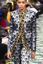 パコ ラバンヌ 2019年秋冬コレクション - ”ハリウッド黄金期”の社交場で女性たちが愛した装い｜写真47