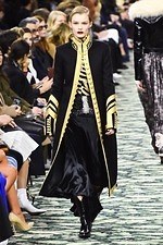 パコ ラバンヌ 2019年秋冬コレクション - ”ハリウッド黄金期”の社交場で女性たちが愛した装い｜写真53