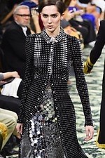 パコ ラバンヌ 2019年秋冬コレクション - ”ハリウッド黄金期”の社交場で女性たちが愛した装い｜写真56