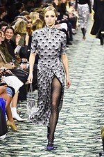 パコ ラバンヌ 2019年秋冬コレクション - ”ハリウッド黄金期”の社交場で女性たちが愛した装い｜写真58