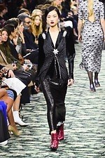 パコ ラバンヌ 2019年秋冬コレクション - ”ハリウッド黄金期”の社交場で女性たちが愛した装い｜写真62