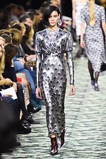 パコ ラバンヌ 2019年秋冬コレクション - ”ハリウッド黄金期”の社交場で女性たちが愛した装い｜写真63