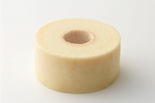 クラブハリエのホワイトデー、“真っ白”なバームクーヘン＆ホワイトチョコ×木苺のハートブラウニー