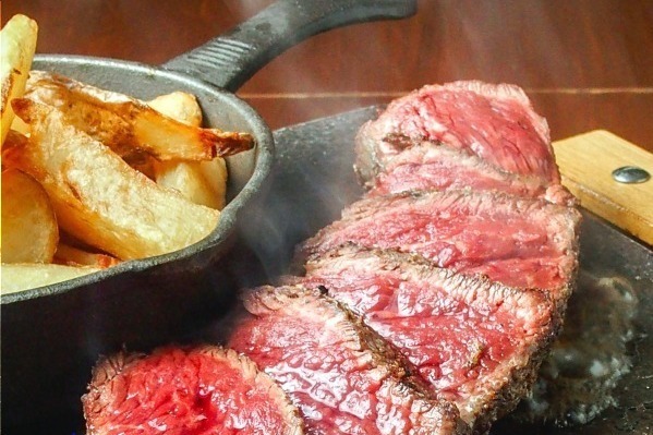 フレンチフライ｜パリ発・肉ビストロ「サクレフルール」が軽井沢に、ステック・フリット×チーズフォンデュの限定メニューも