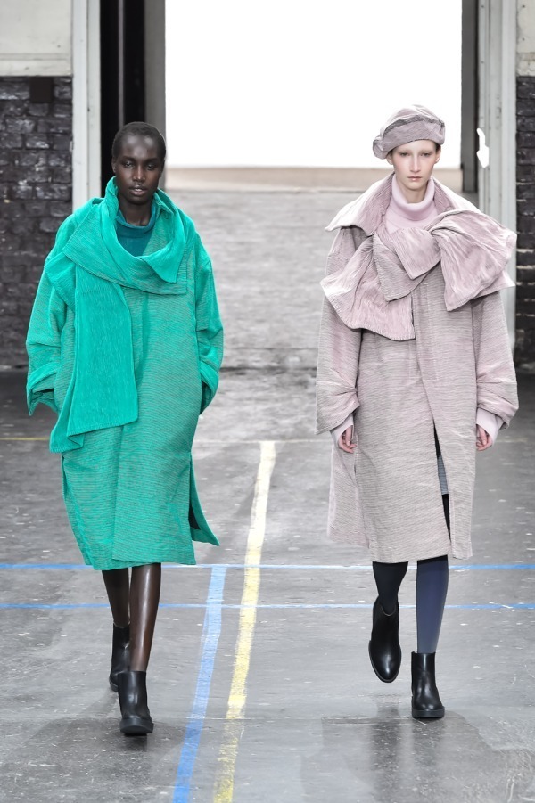 イッセイ ミヤケ(ISSEY MIYAKE) 2019-20年秋冬ウィメンズコレクション  - 写真2