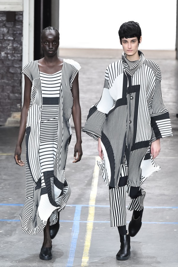 イッセイ ミヤケ(ISSEY MIYAKE) 2019-20年秋冬ウィメンズコレクション シルエット - 写真5