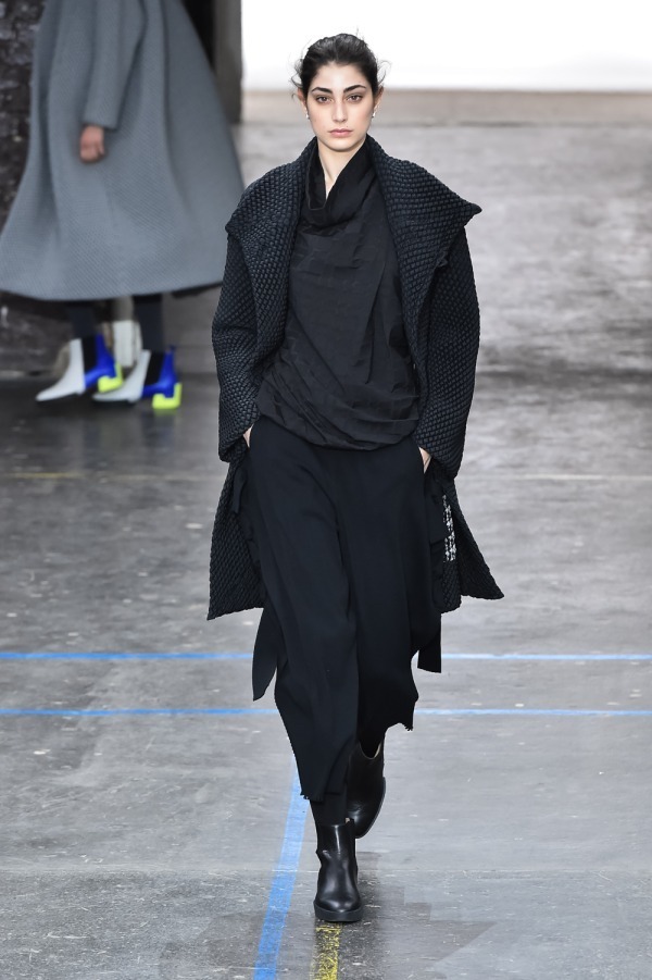 イッセイ ミヤケ(ISSEY MIYAKE) 2019-20年秋冬ウィメンズコレクション  - 写真11