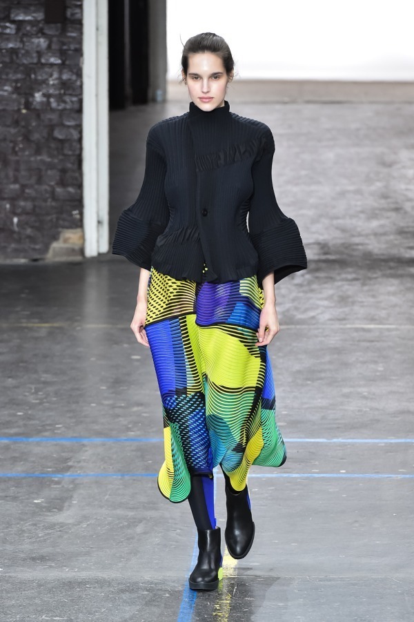 イッセイ ミヤケ(ISSEY MIYAKE) 2019-20年秋冬ウィメンズコレクション シルエット - 写真12