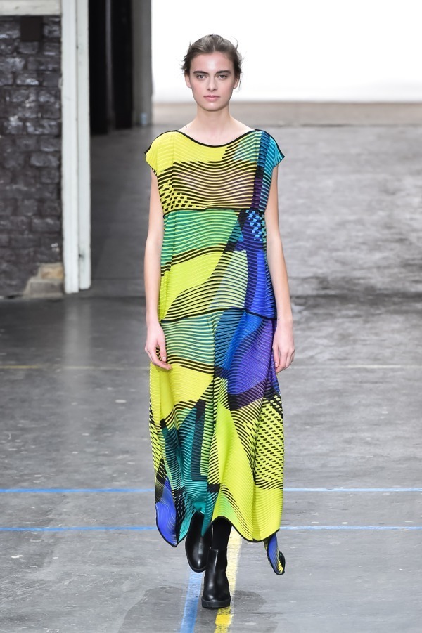 イッセイ ミヤケ(ISSEY MIYAKE) 2019-20年秋冬ウィメンズコレクション シルエット - 写真14