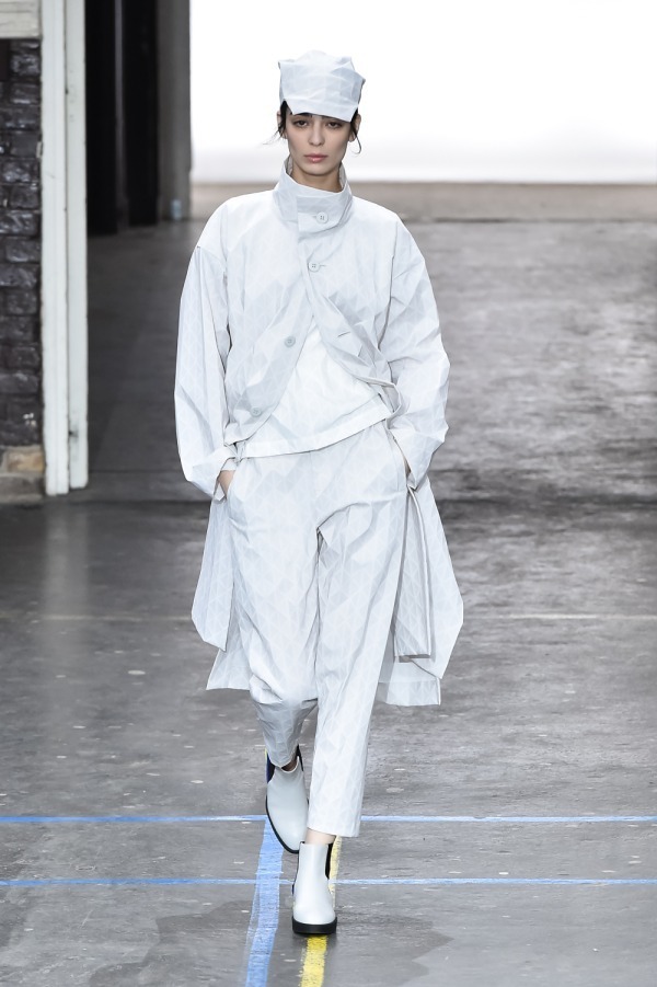 イッセイ ミヤケ(ISSEY MIYAKE) 2019-20年秋冬ウィメンズコレクション シルエット - 写真18