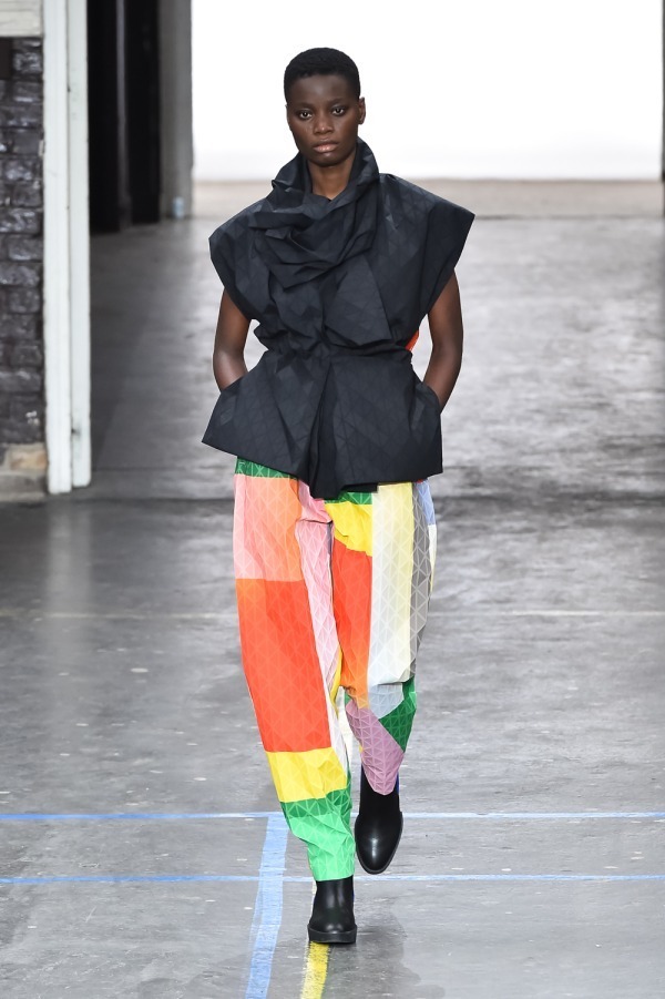 イッセイ ミヤケ(ISSEY MIYAKE) 2019-20年秋冬ウィメンズコレクション  - 写真31