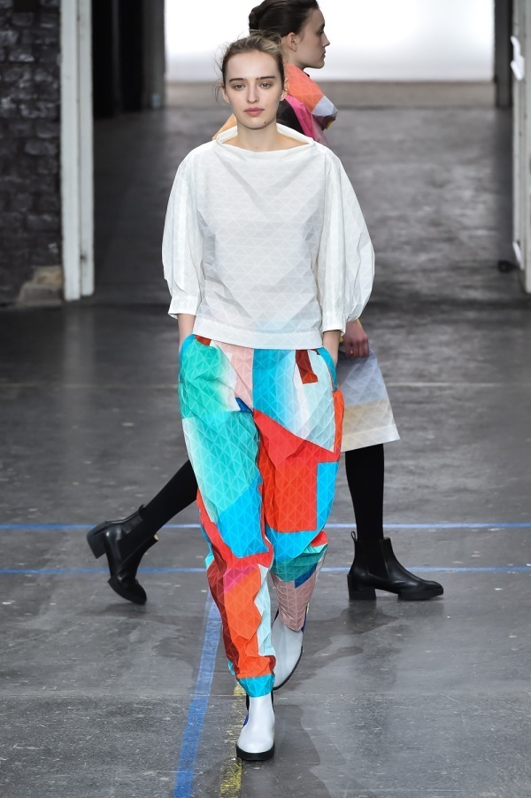 イッセイ ミヤケ(ISSEY MIYAKE) 2019-20年秋冬ウィメンズコレクション シルエット - 写真23