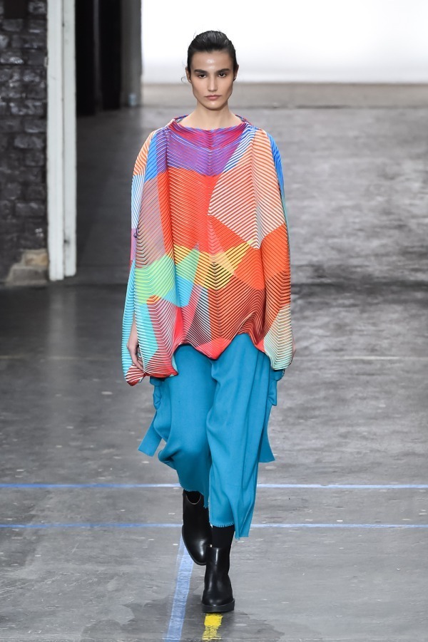 イッセイ ミヤケ(ISSEY MIYAKE) 2019-20年秋冬ウィメンズコレクション シルエット - 写真25