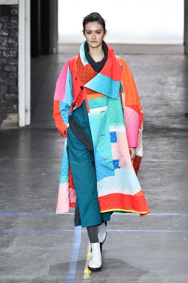 イッセイ ミヤケ(ISSEY MIYAKE) 2019-20年秋冬ウィメンズコレクション シルエット - 写真26