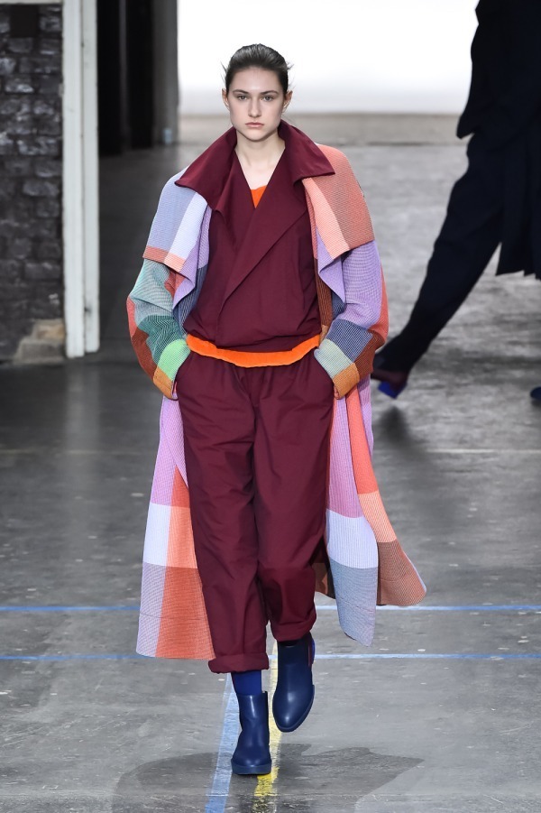 イッセイ ミヤケ(ISSEY MIYAKE) 2019-20年秋冬ウィメンズコレクション シルエット - 写真27