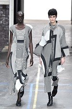 イッセイミヤケ 2019-20年秋冬コレクション - 万華鏡のように輝き移ろいゆく新素材デビュー｜写真5