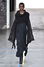 イッセイミヤケ 2019-20年秋冬コレクション - 万華鏡のように輝き移ろいゆく新素材デビュー｜写真7