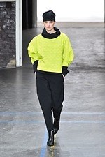 イッセイミヤケ 2019-20年秋冬コレクション - 万華鏡のように輝き移ろいゆく新素材デビュー｜写真21