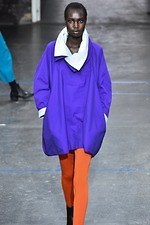 イッセイミヤケ 2019-20年秋冬コレクション - 万華鏡のように輝き移ろいゆく新素材デビュー｜写真46