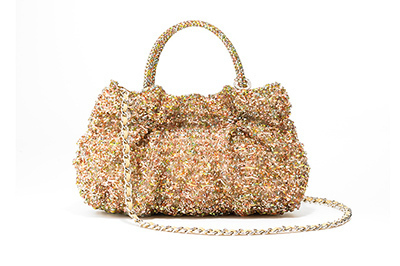 アンテプリマより、クリスマスシーズンを盛り上げる華やかな新作バッグとポーチ発売