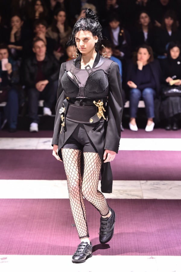 コム デ ギャルソン 2019-20年秋冬コレクション - 身体に寄り添う“洋服らしくない洋服”｜写真33