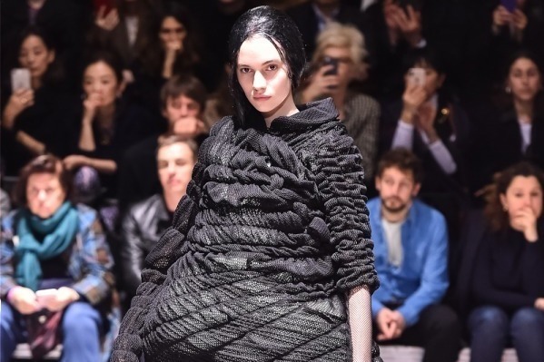 コム デ ギャルソン 2019-20年秋冬 ウィメンズ コレクション