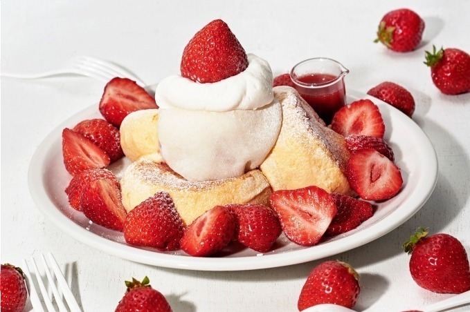 フリッパーズ 奇跡のパンケーキ あまおうのふわもち包み あまおう苺 クリーム大福のスフレパンケーキ ファッションプレス