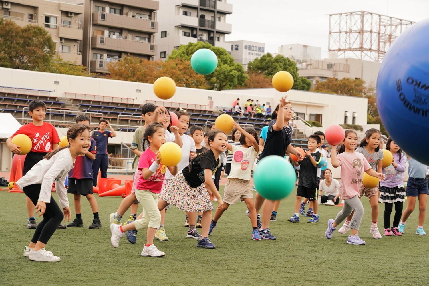 「ヨコハマ フリューリングス フェスト」横浜赤レンガ倉庫で、春を祝う移動遊園地×ドイツビールの祭典｜写真25