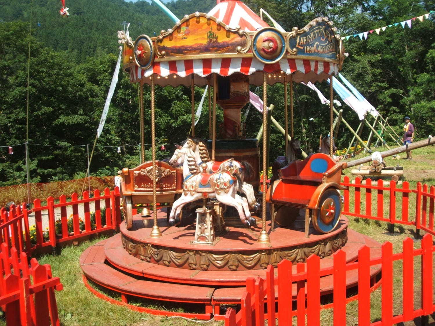 「ヨコハマ フリューリングス フェスト」横浜赤レンガ倉庫で、春を祝う移動遊園地×ドイツビールの祭典｜写真20