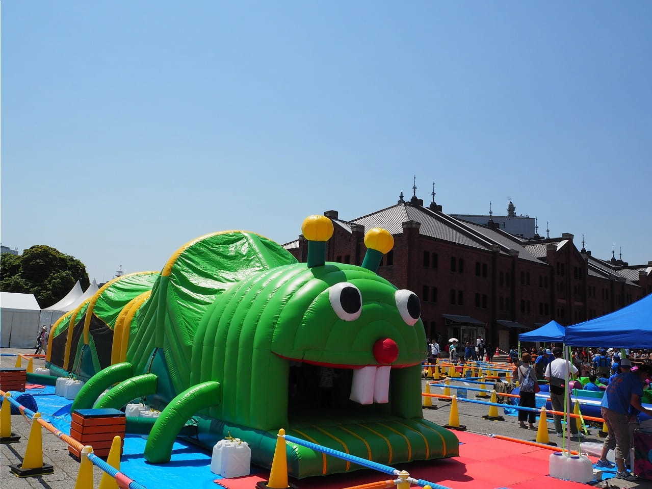 「ヨコハマ フリューリングス フェスト」横浜赤レンガ倉庫で、春を祝う移動遊園地×ドイツビールの祭典｜写真17