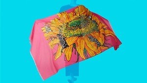 me ISSEY MIYAKE 横尾美美　コラボ　プリーツ　カットソー　HANA ミー イッセイ ミヤケ×横尾美美「HANA」ヒマワリ＆猫を描いたT