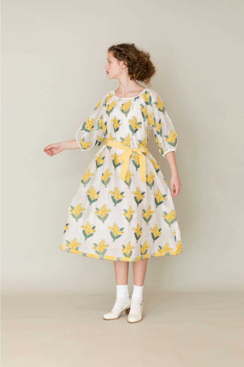 ジェーンマープルドンルサロン「ミモザ ジャカード」立体的なミモザの花を描いたワンピース＆スカート | 写真