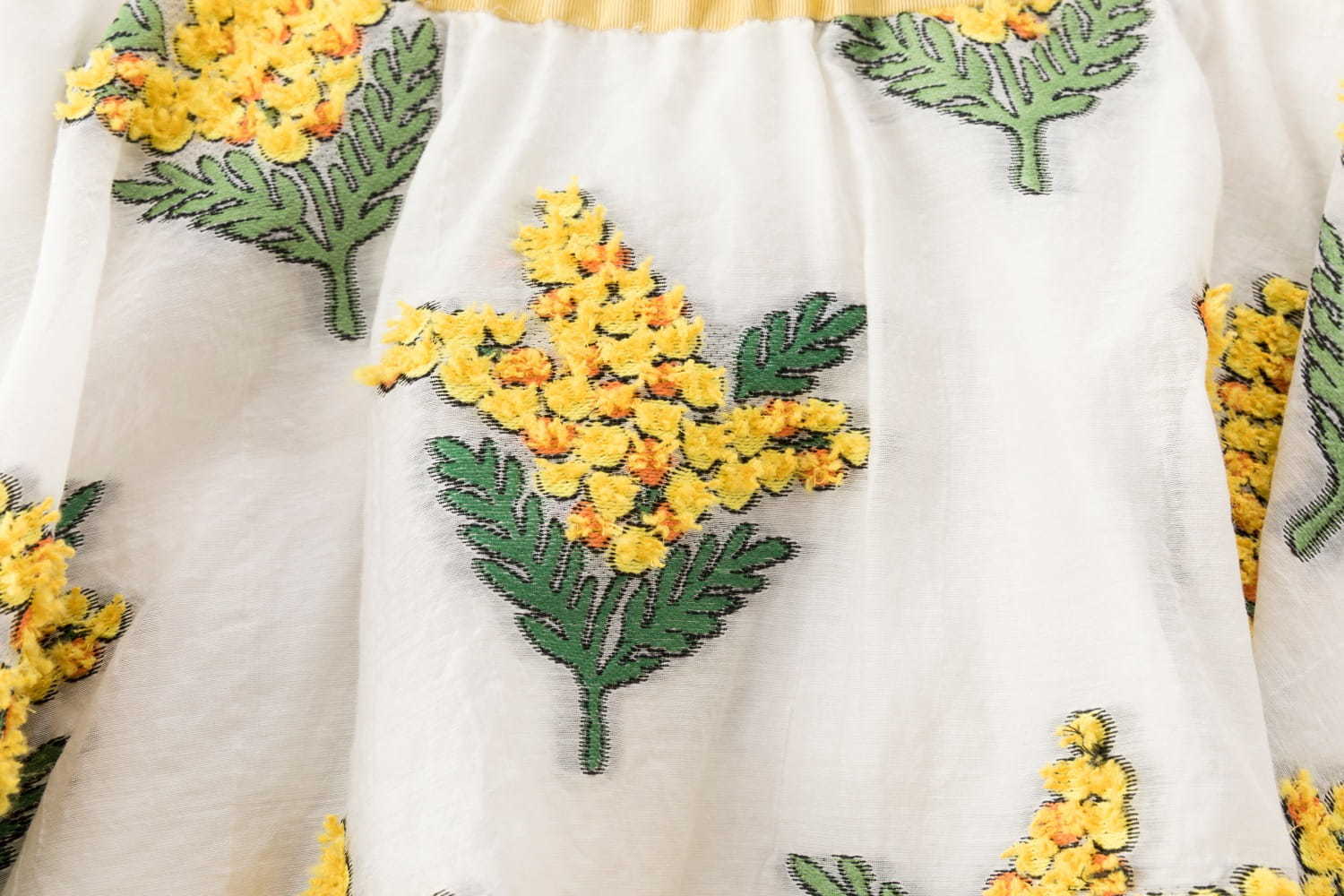 ジェーンマープルドンルサロン「ミモザ ジャカード」立体的なミモザの花を描いたワンピース＆スカート｜写真12