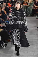 sacai 2019年秋冬コレクション - 寒い季節の味方、プレイフルなボリュームアウター｜写真15